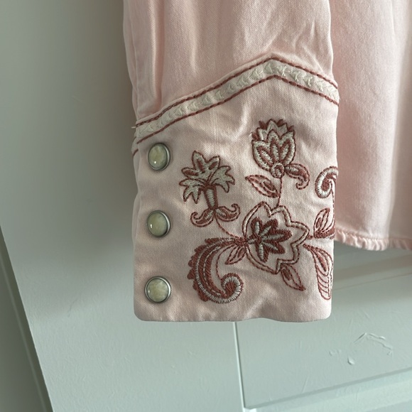 Women Wrangler Retro Pearl Snap Shirt - Picture 3 of 6